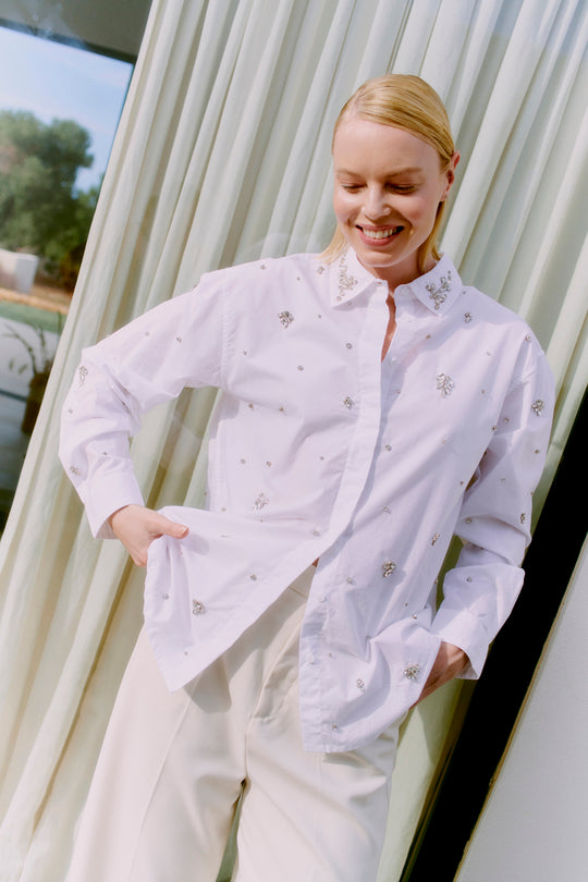 CMVATAN - SKJORTE MED SIMILISTEN I HVID