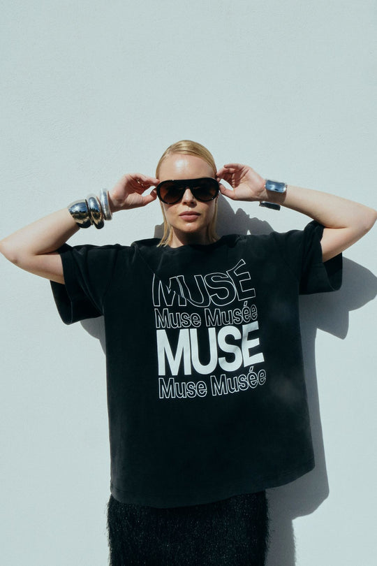 CMMUSE - T-SHIRT I SORT