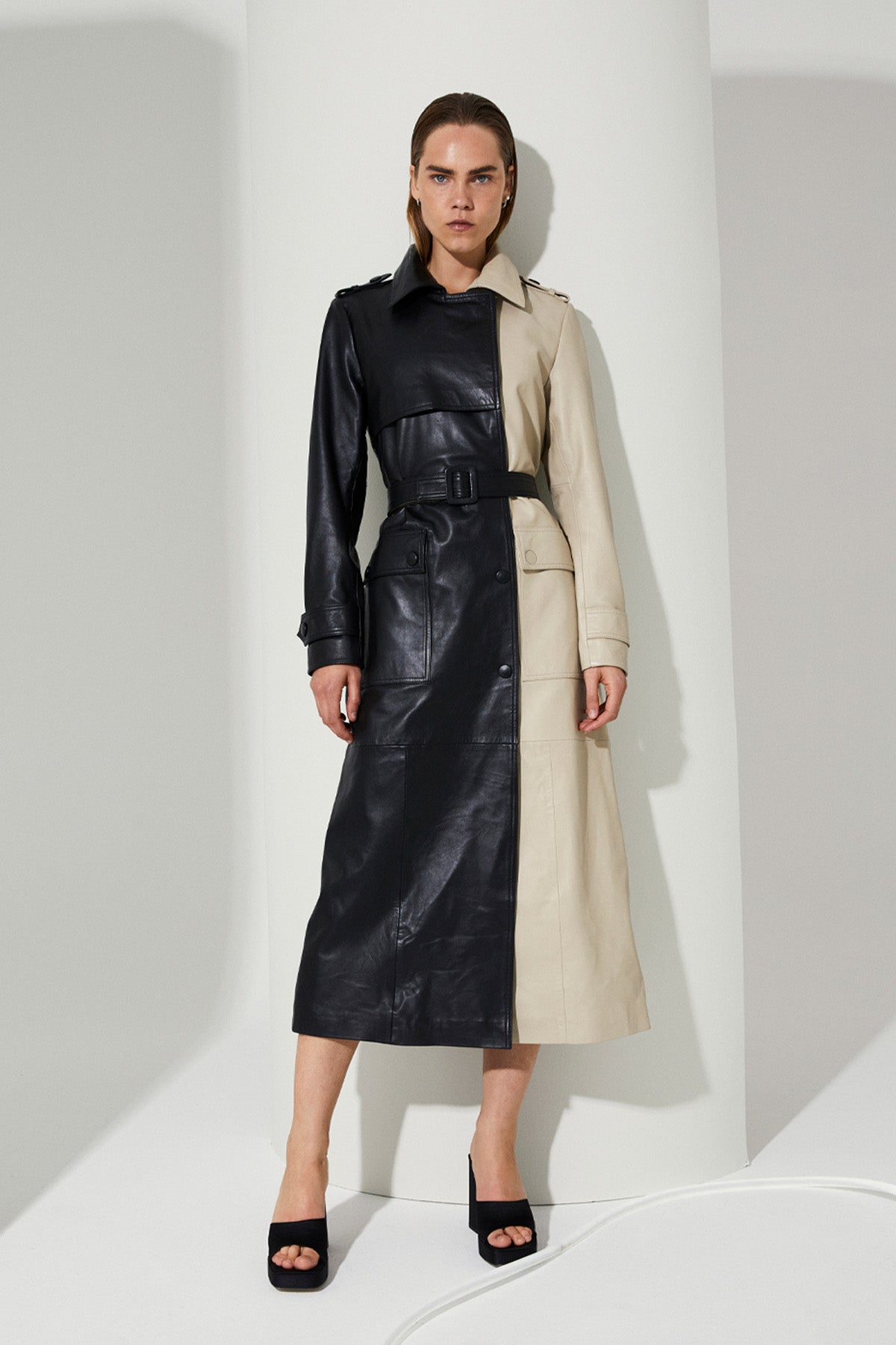 CMROYAL - MONOCHROME TRENCHCOAT I GRÅ