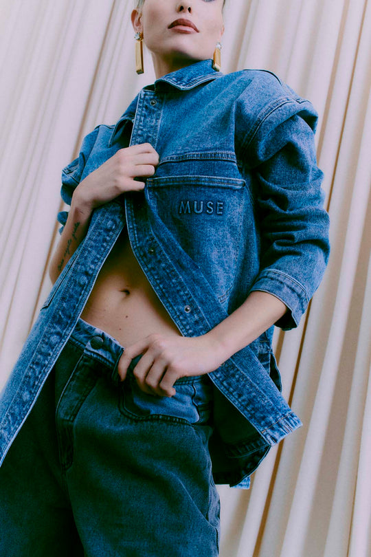 CMTRACY - DENIMJAKKE I BLÅ