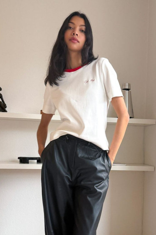 CMMUSE - T-SHIRT MED SMAL PASFORM I RÅHVID