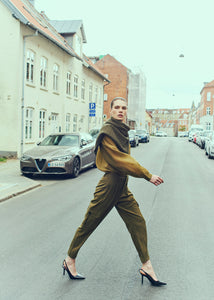CMTILLY - BLUSE MED SLØJFEDETALJE I GRØN