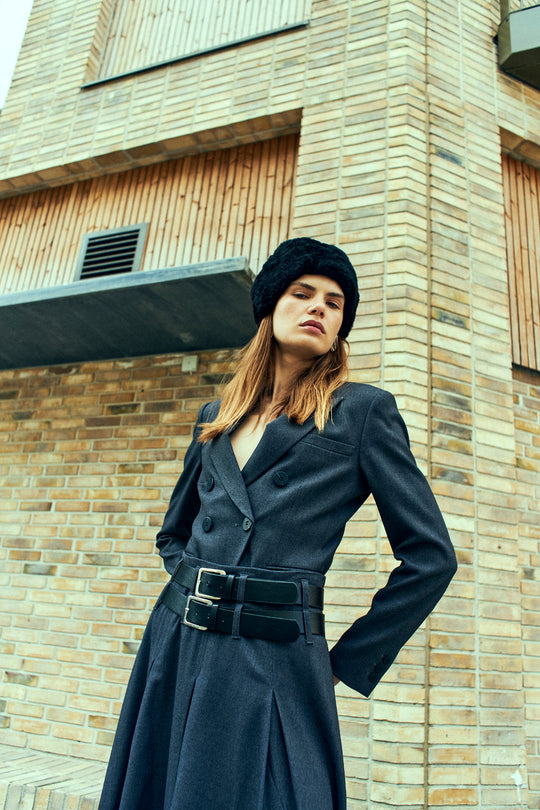 CMTAILOR - DOBBELTRADET KORT BLAZER I GRÅ