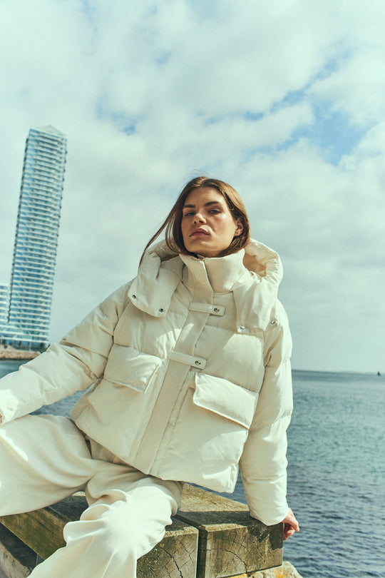 CMCICCO - DUNJAKKE MED HÆTTE I RÅHVID