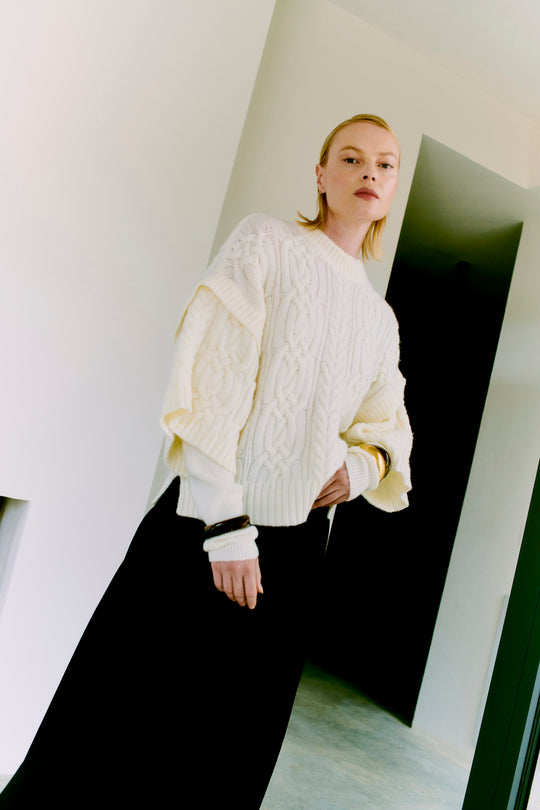 CMYARI - STRIKKET PULLOVER I RÅHVID