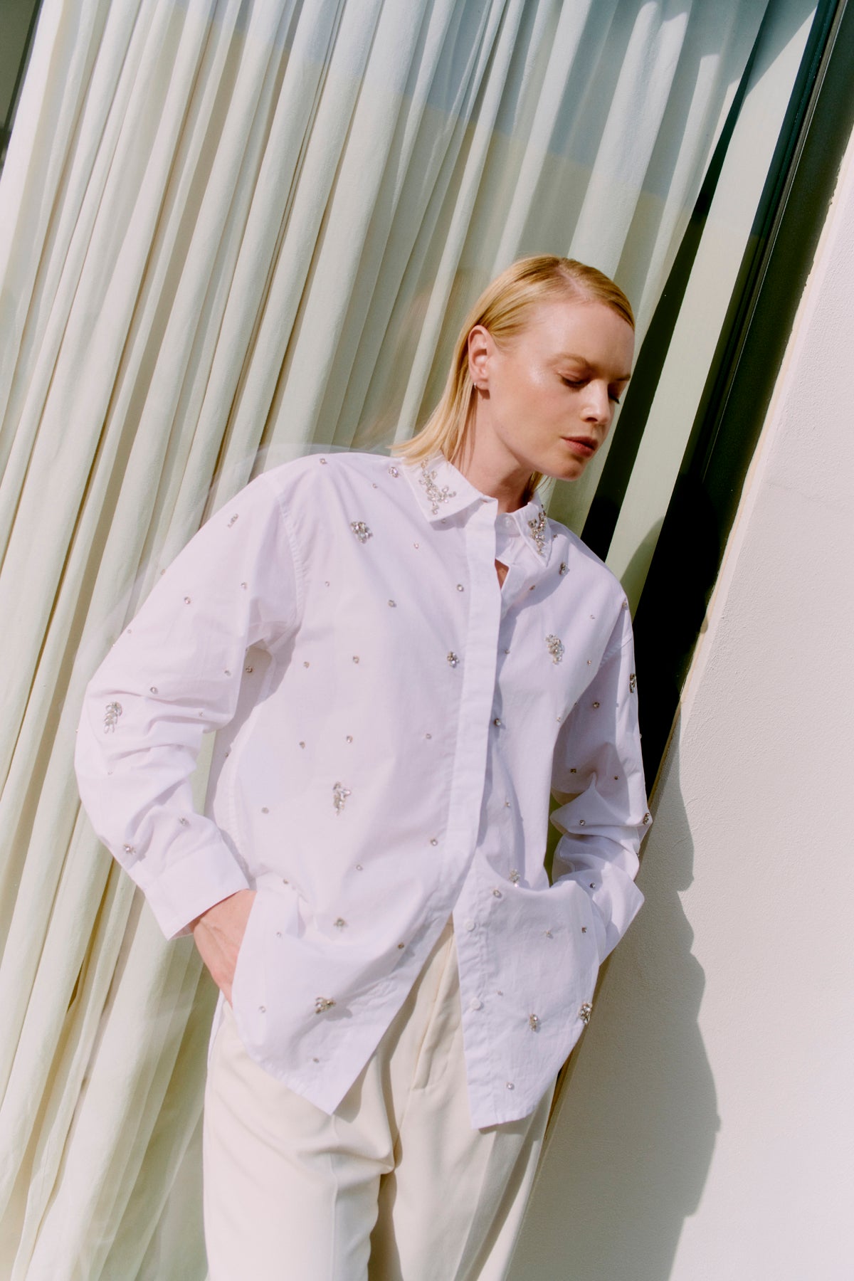 CMVATAN - SKJORTE MED SIMILISTEN I HVID