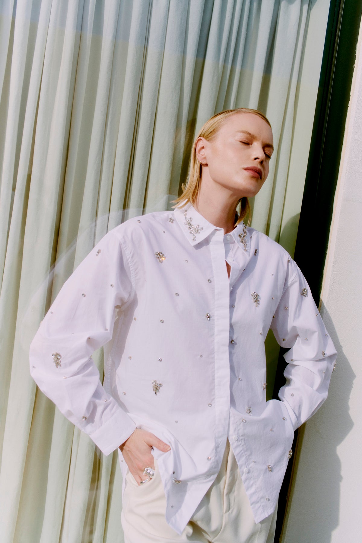 CMVATAN - SKJORTE MED SIMILISTEN I HVID