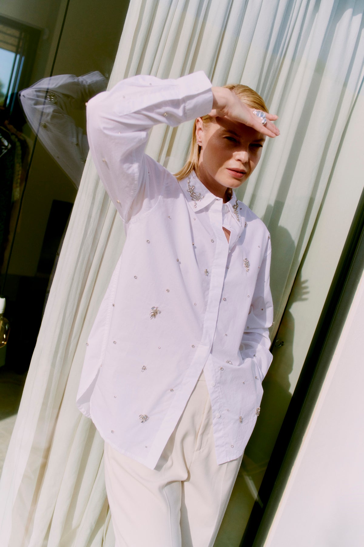 CMVATAN - SKJORTE MED SIMILISTEN I HVID