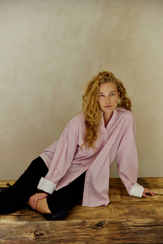 CMMARYANN - OVERSIZE SKJORTE I STRIBET HVID OG RØD