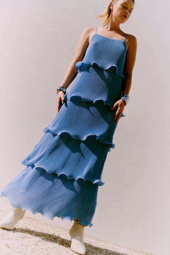 CMKIRA - PLISSERET KJOLE I BLÅ