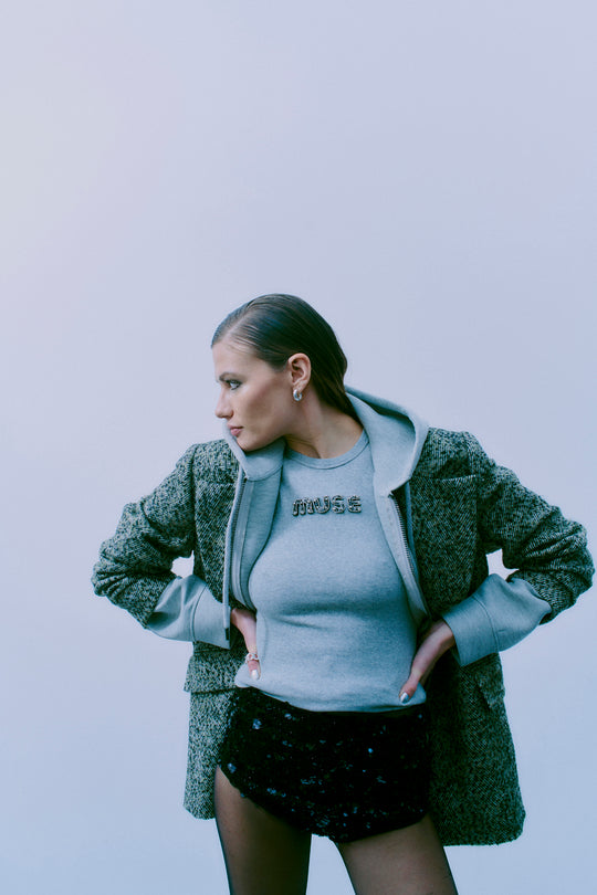 CMSIV - TOP MED PERLER I GRÅ