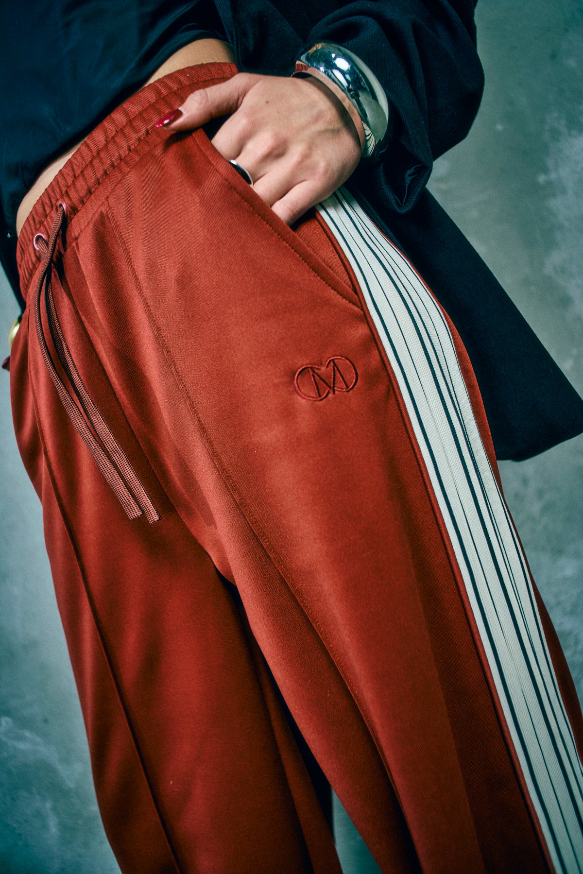 CMADA - TRACK PANTS I RØD