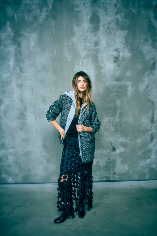 CMHOODIE - JAKKE MED AFTAGELIG HÆTTE I SORT OG RÅHVID