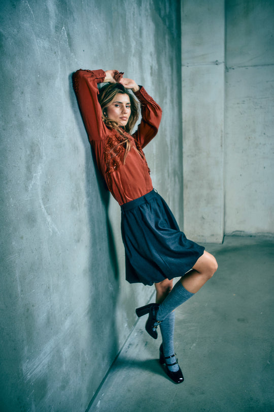 CMTAILOR - KORT BALLONNEDERDEL I GRÅ