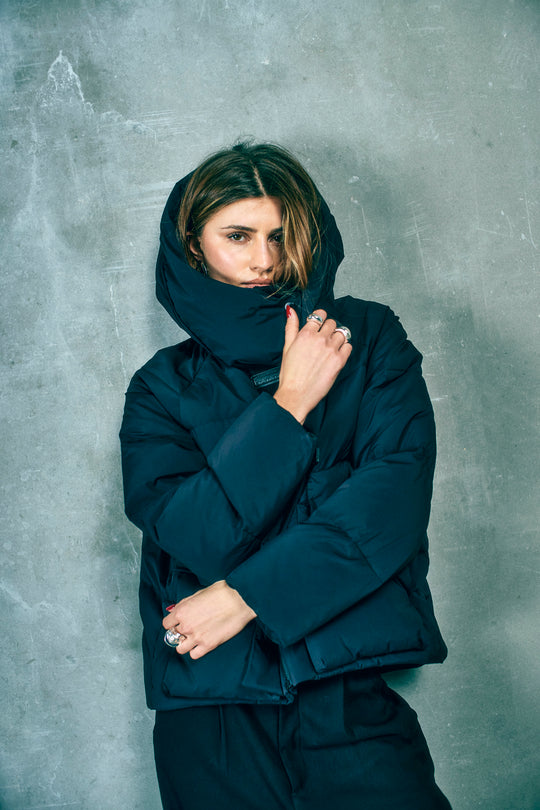 CMCICCO - DUNJAKKE MED HÆTTE I SORT