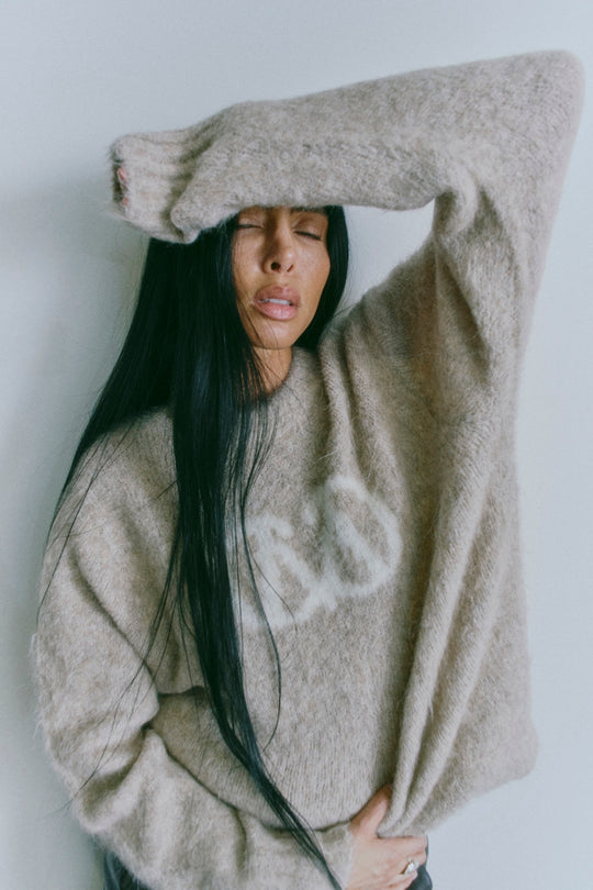 CMKATE - STRIKKET PULLOVER MED LOGODETALJE I BEIGE