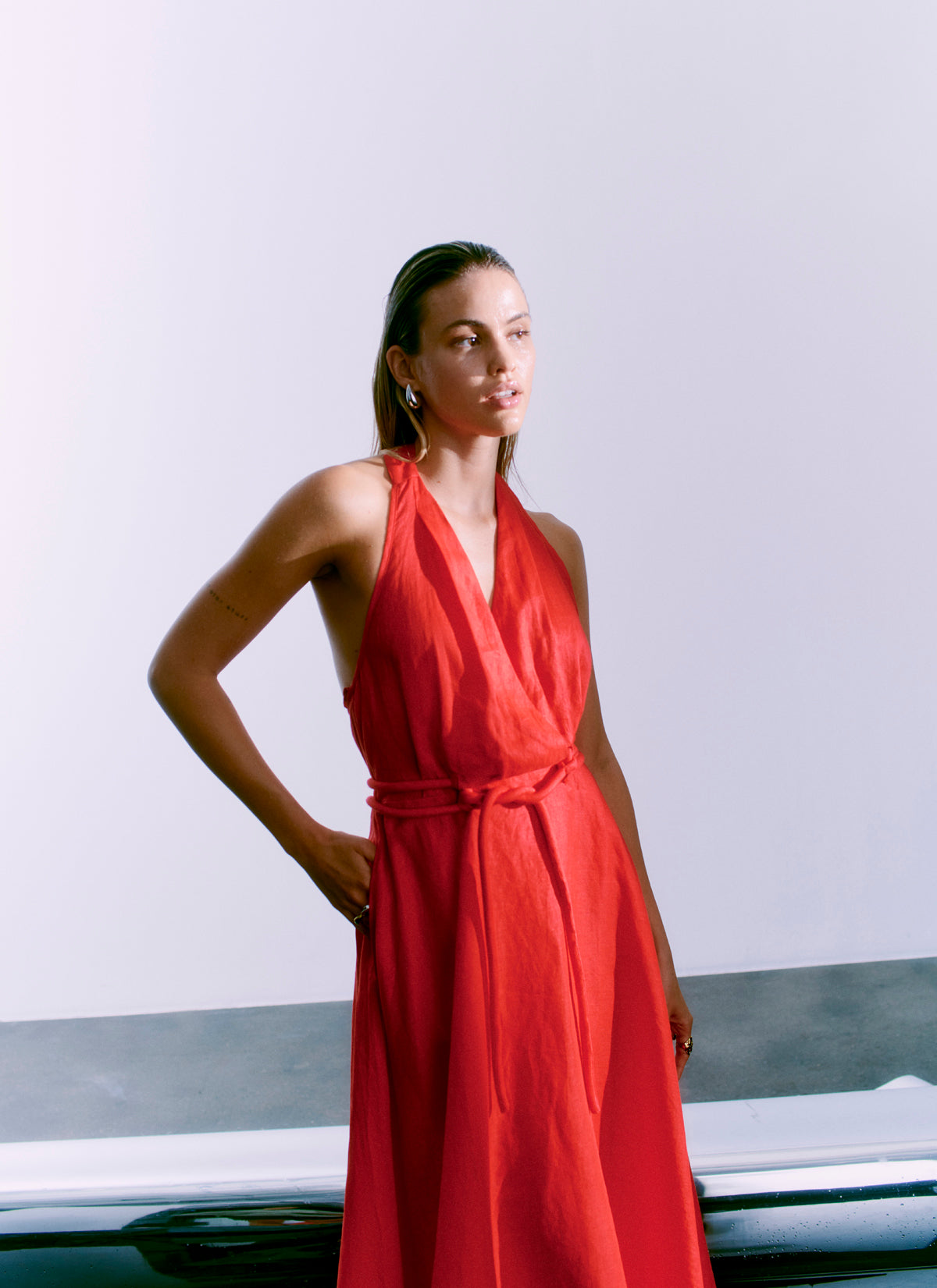 CMNATULI - KJOLE MED HALTERNECK I RØD