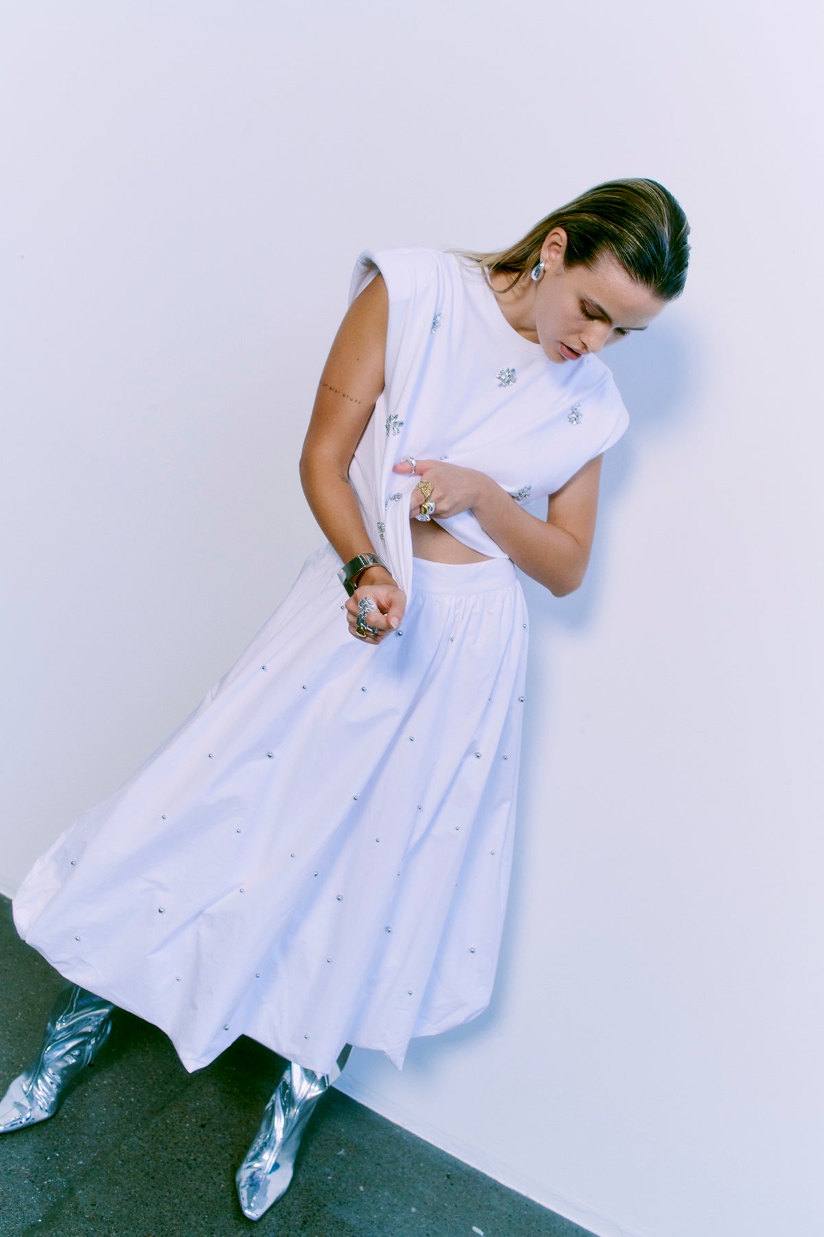 CMMUSE - T-SHIRT MED SIMILISTEN I HVID