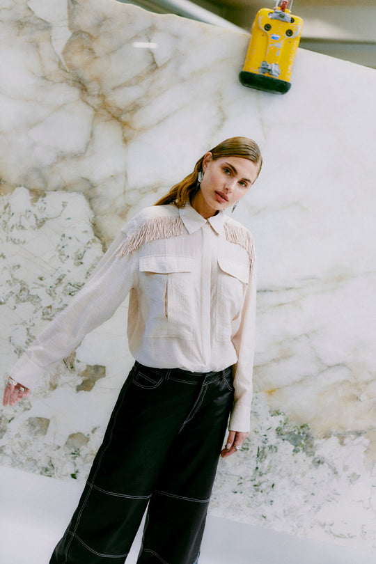 CMPOPSY - SKJORTE MED FRYNSER I BEIGE