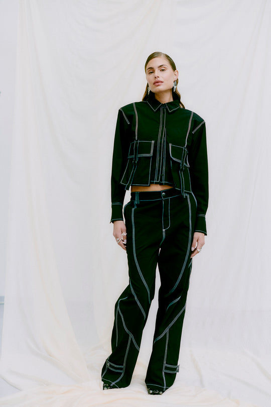 CMLUCY - CROPPED SKJORTE I SORT