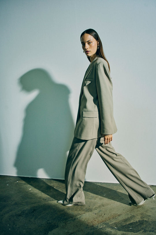 CMTAILOR - HØJTALJEDE BUKSER MED VIDDE I SAND