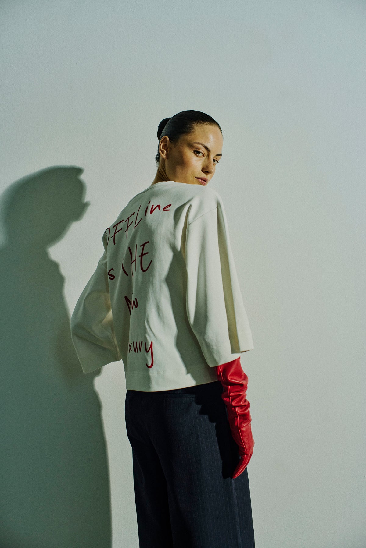 CMMUSE - OVERSIZE T-SHIRT I RÅHVID