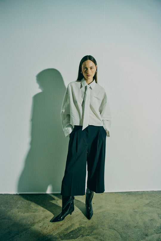 CMPIPER - KORT SKJORTE MED AFTAGELIGT SLIPS I HVID