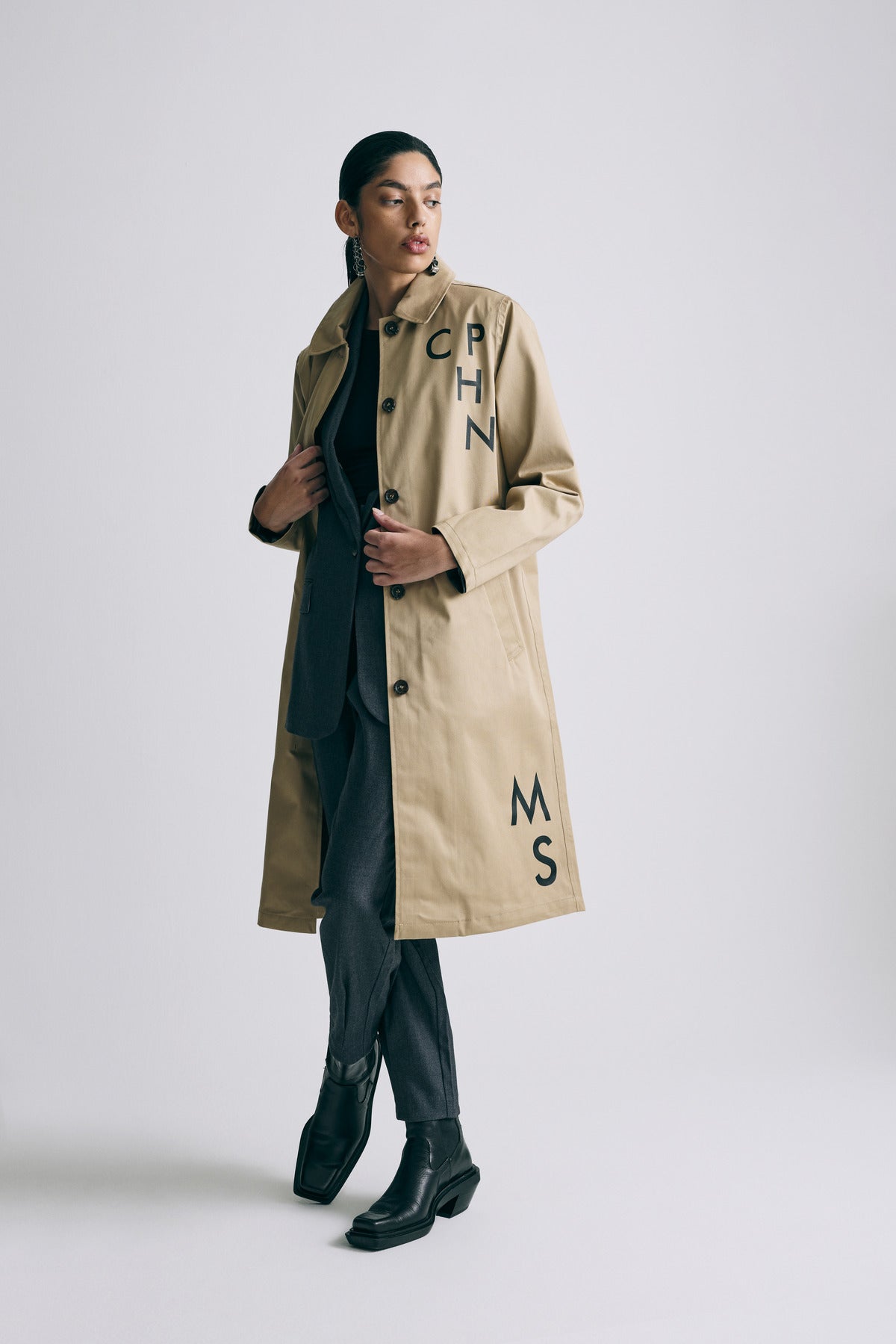 CMPLOT - FRAKKE MED LOGO I BEIGE