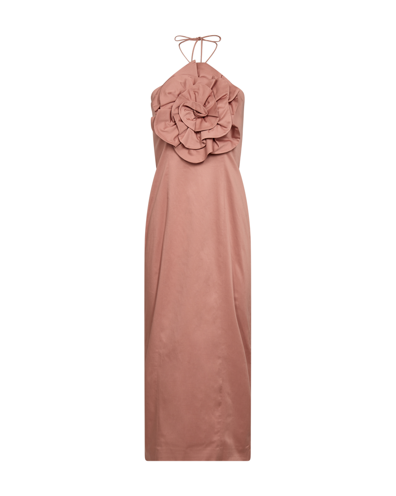 CMSHINENI - STROPLØS KJOLE MED ROSEDETALJE I ROSA