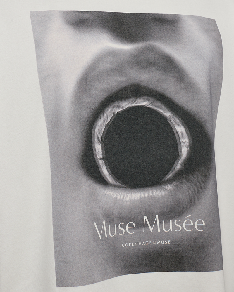 CMMUSE - T-SHIRT MED PRINT I RÅHVID