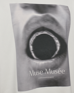 CMMUSE - T-SHIRT MED PRINT I RÅHVID