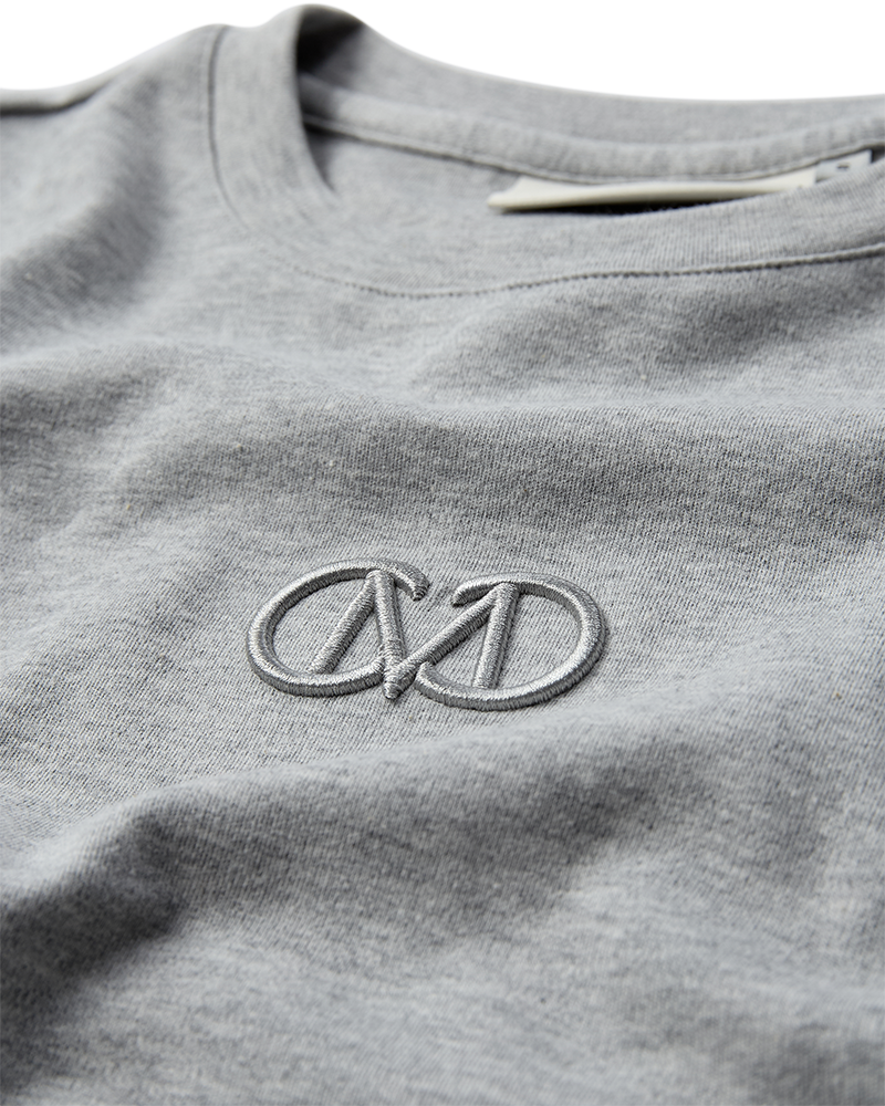 CMMUSE - T-SHIRT I GRÅ