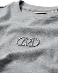 CMMUSE - T-SHIRT I GRÅ