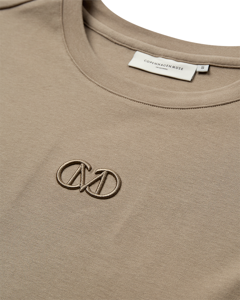 CMMUSE - T-SHIRT I SAND