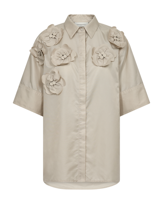 CMSIMI - SKJORTE MED HÅNDLAVEDE BLOMSTER I BEIGE