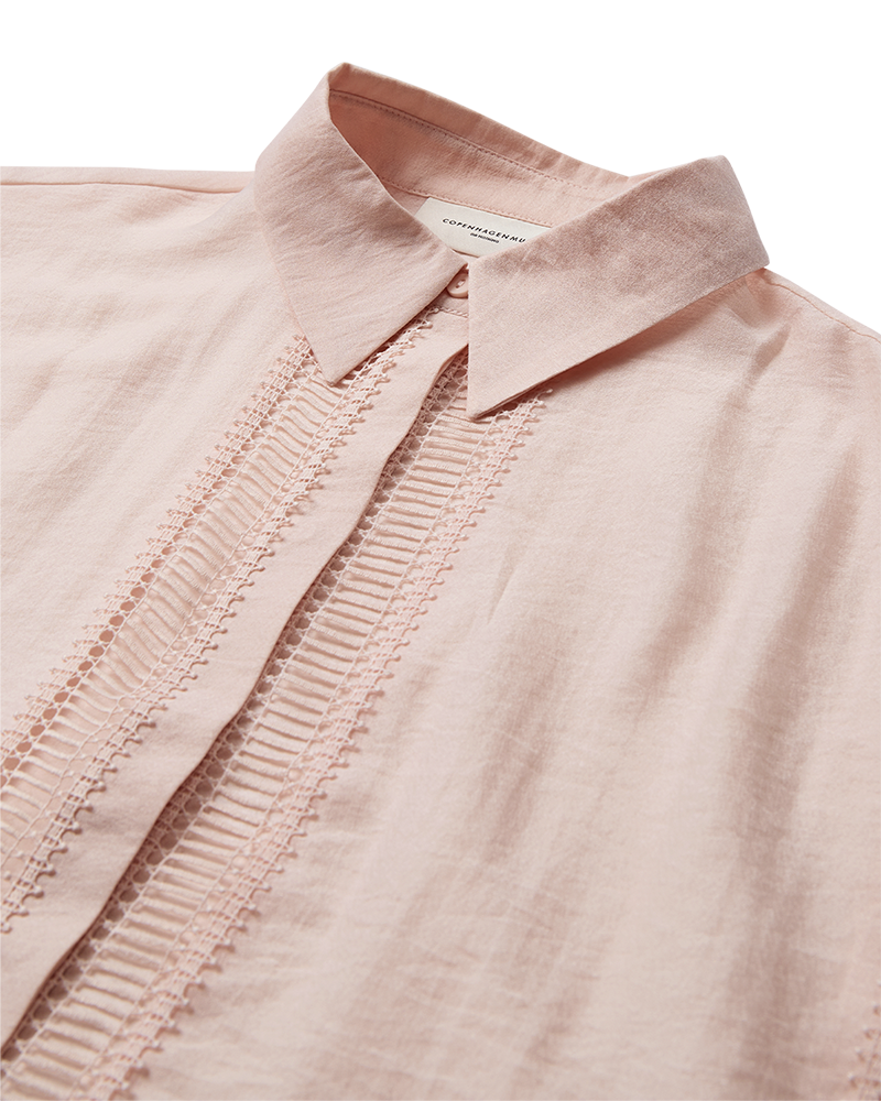 CMMOLLY - SKJORTE MED CUT-AND-SEW BLONDER I PUDDER