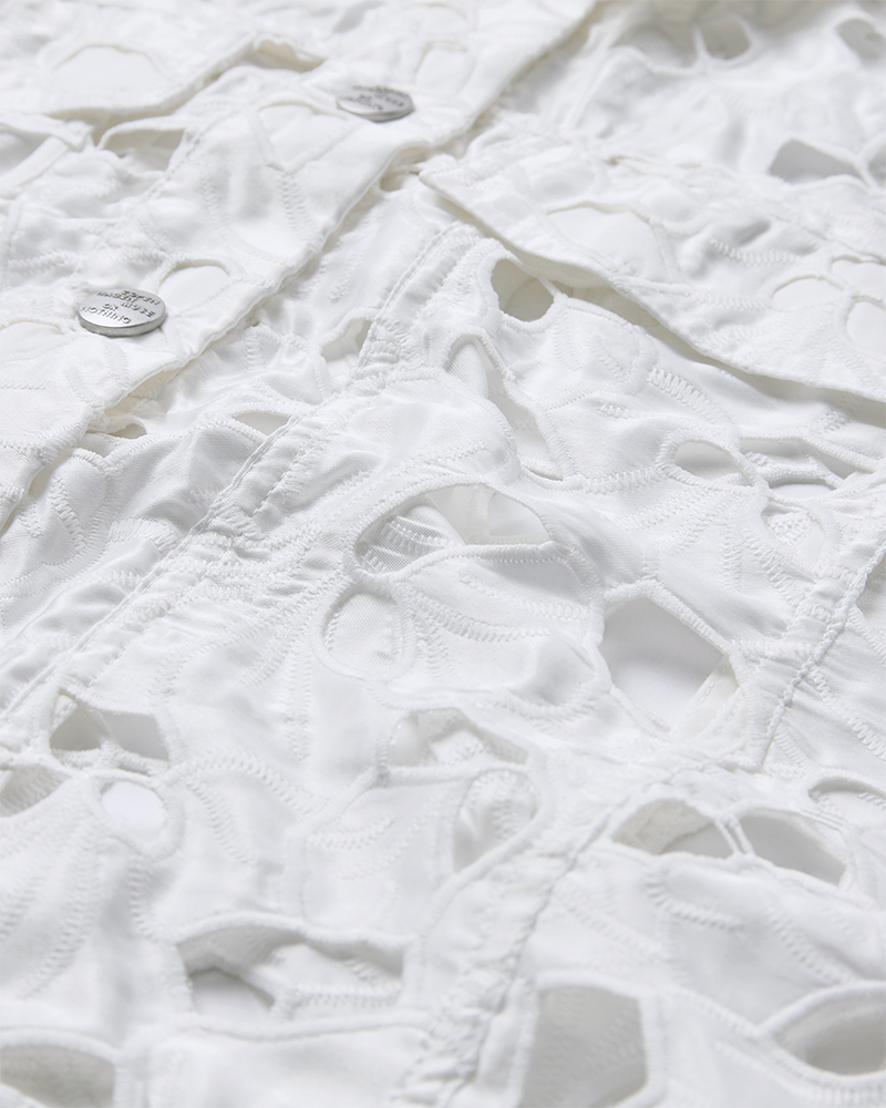 CMNOTRA - JAKKE MED HULMØNSTER I HVID