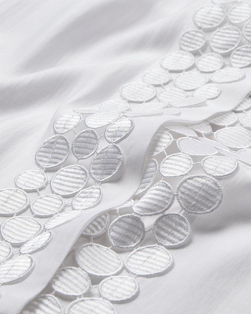 CMMOLLY - SKJORTE MED CUT-AND-SEW BLONDER I HVID