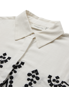 CMEMBROIDERY - SKJORTE MED ALLOVER BRODERI I HVID OG SORT,RÅHVID