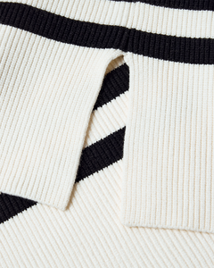 CMCOLIN - RIBSTRIKKET PULLOVER I RÅHVID OG SORT