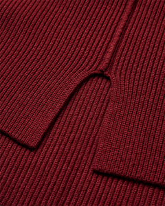 CMCOLIN - RIBSTRIKKET PULLOVER I RØD