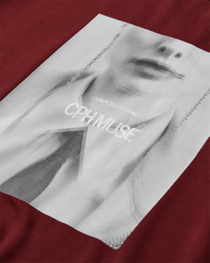 CMMUSE - T-SHIRT I RØD