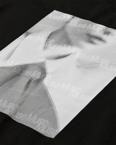 CMMUSE - T-SHIRT MED PRINT I SORT