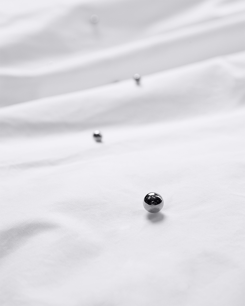 CMSHIRLEY - BALLONNEDERDEL MED PERLER I HVID