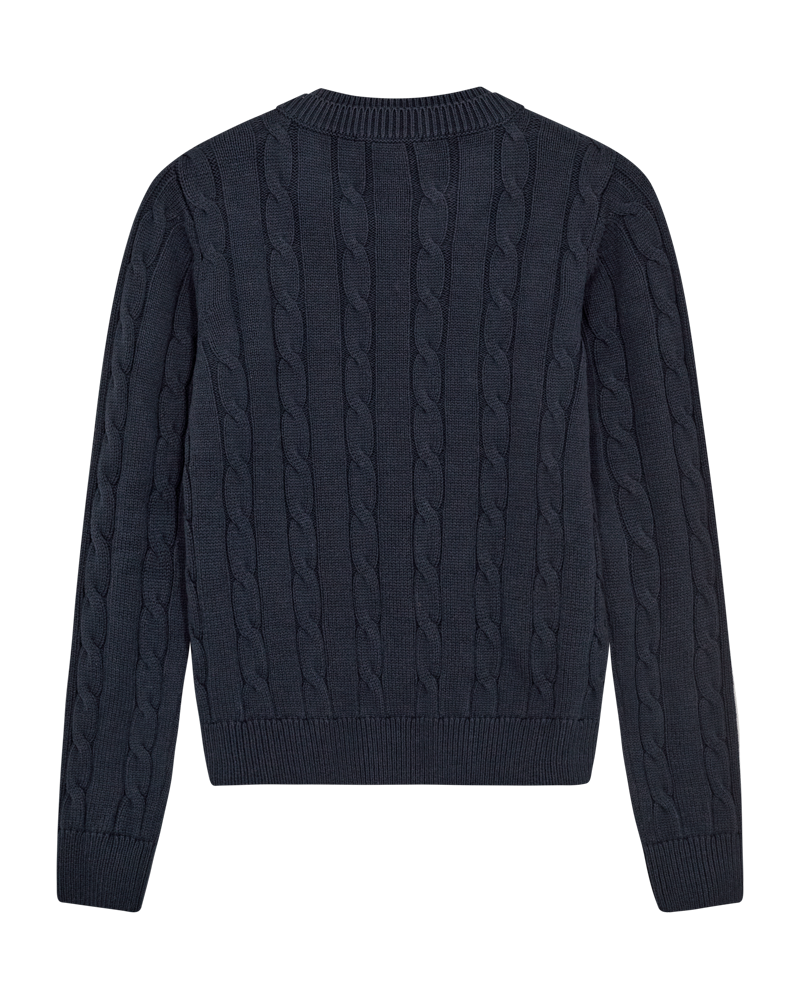 CMCOTTON - KABELSTRIKKET PULLOVER MED BRODERET LOGODETALJE I BLÅ