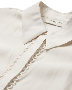 CMMOLLY - SKJORTE MED CUT-AND-SEW BLONDER I RÅHVID