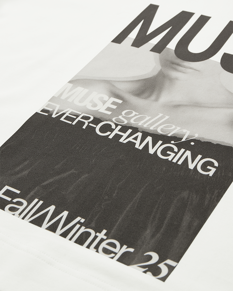 CMMUSE - OVERSIZED T-SHIRT MED PRINT I RÅHVID