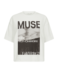 CMMUSE - OVERSIZED T-SHIRT MED PRINT I RÅHVID