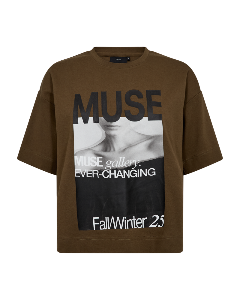CMMUSE - OVERSIZED T-SHIRT MED PRINT I GRØN
