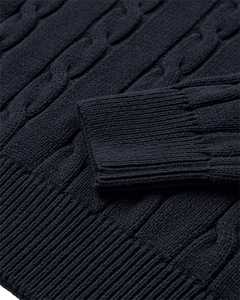 CMKOTOM - KABELSTRIKKET PULLOVER I BLÅ